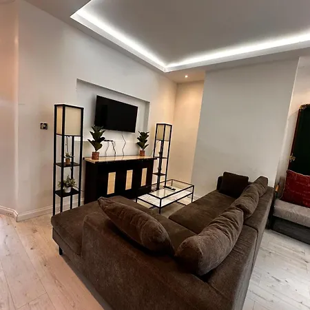 Apartment 2 Bedroom Flat Wembley *