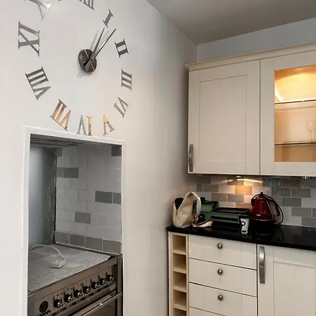 2 Bedroom Flat Wembley London