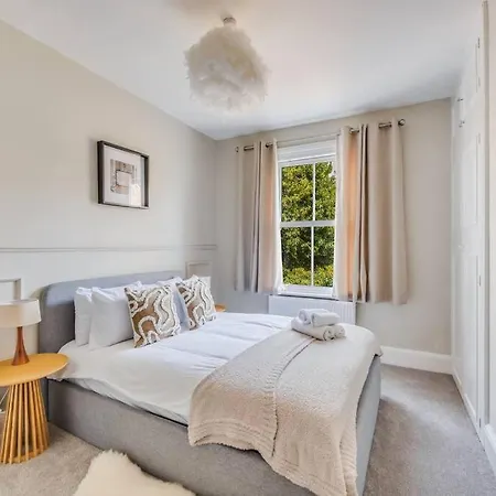Beautiful 5 Bedroom 4 Bathroom House In W6 By Yoko - 10 Minute's To - Free Parking, Fast Wifi, Work Desks And Smarttvs With And Netflix * London
