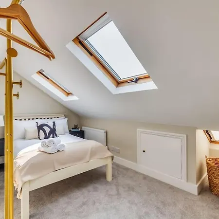 Beautiful 5 Bedroom 4 Bathroom House In W6 By Yoko - 10 Minute's To - Free Parking, Fast Wifi, Work Desks And Smarttvs With And Netflix * London