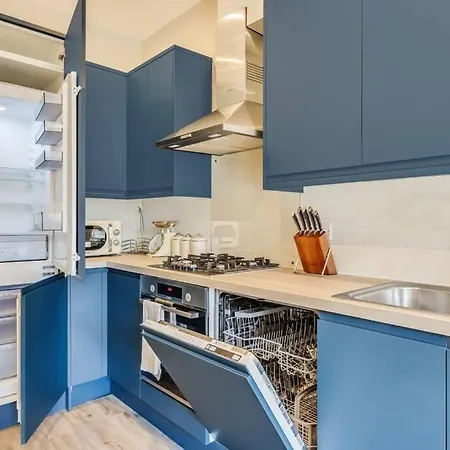 Beautiful 5 Bedroom 4 Bathroom House In W6 By Yoko - 10 Minute's To - Free Parking, Fast Wifi, Work Desks And Smarttvs With And Netflix Holiday home