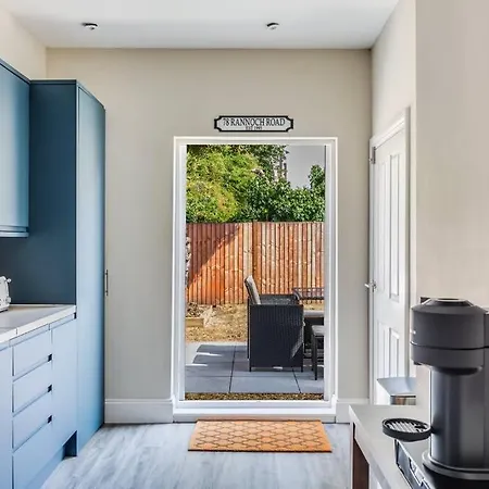 Beautiful 5 Bedroom 4 Bathroom House In W6 By Yoko - 10 Minute's To - Free Parking, Fast Wifi, Work Desks And Smarttvs With And Netflix * London