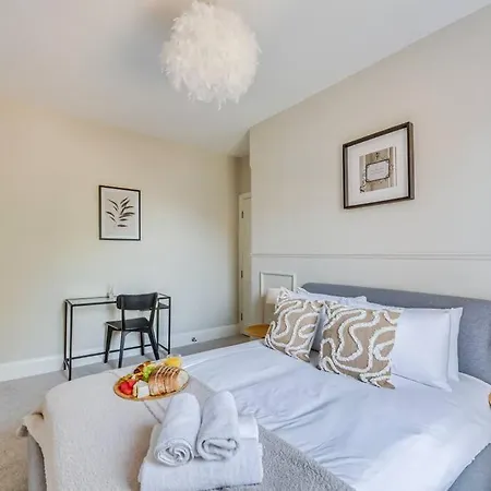 Beautiful 5 Bedroom 4 Bathroom House In W6 By Yoko - 10 Minute's To - Free Parking, Fast Wifi, Work Desks And Smarttvs With And Netflix * London