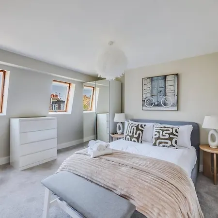 Beautiful 5 Bedroom 4 Bathroom House In W6 By Yoko - 10 Minute's To - Free Parking, Fast Wifi, Work Desks And Smarttvs With And Netflix *