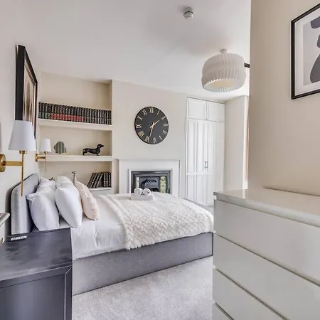 Holiday home Beautiful 5 Bedroom 4 Bathroom House In W6 By Yoko - 10 Minute's To - Free Parking, Fast Wifi, Work Desks And Smarttvs With And Netflix