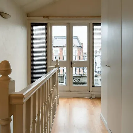 1 Bed Chelsea House With Private Terrace London