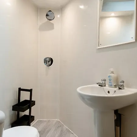1 Bed Chelsea House With Private Terrace London