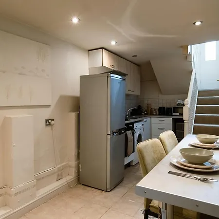 1 Bed Chelsea House With Private Terrace Apartment