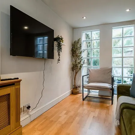 1 Bed Chelsea House With Private Terrace