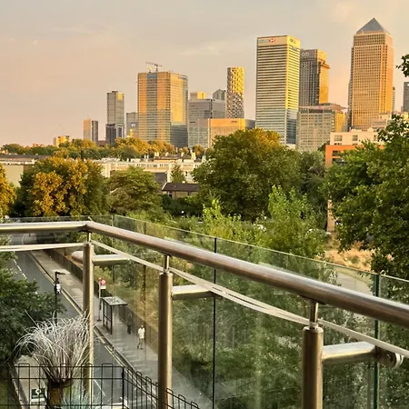 Apartment Stylish 3 Bed Near Downtown & Free Parking