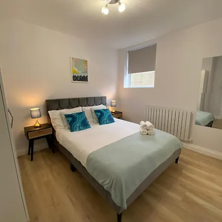 Beautiful Newly Renovated House Sleeps 6 People, Only 12 Minutes By Tube To Oxford Circus Holiday home