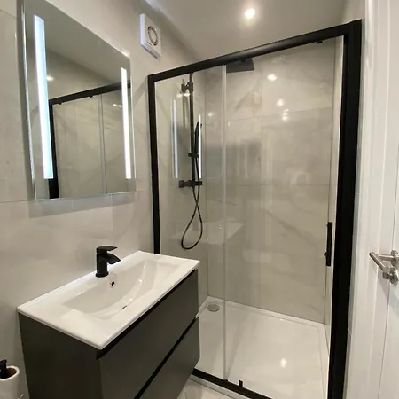 Beautiful Newly Renovated House Sleeps 6 People, Only 12 Minutes By Tube To Oxford Circus London