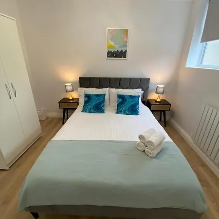 Beautiful Newly Renovated House Sleeps 6 People, Only 12 Minutes By Tube To Oxford Circus Holiday home London