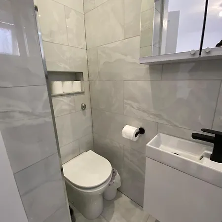 Beautiful Newly Renovated House Sleeps 6 People, Only 12 Minutes By Tube To Oxford Circus London