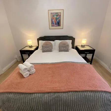 Beautiful Newly Renovated House Sleeps 6 People, Only 12 Minutes By Tube To Oxford Circus *
