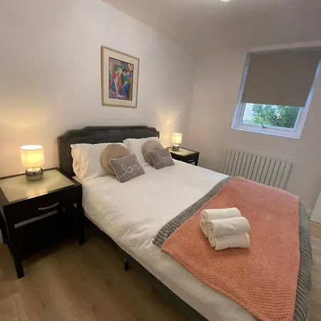 Beautiful Newly Renovated House Sleeps 6 People, Only 12 Minutes By Tube To Oxford Circus Holiday home *