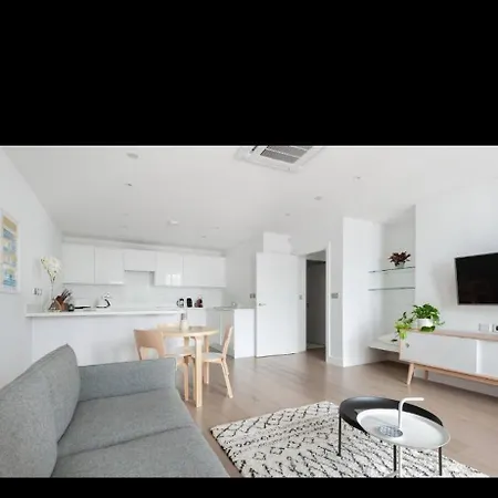 Alans Den Mayfair Apartment *