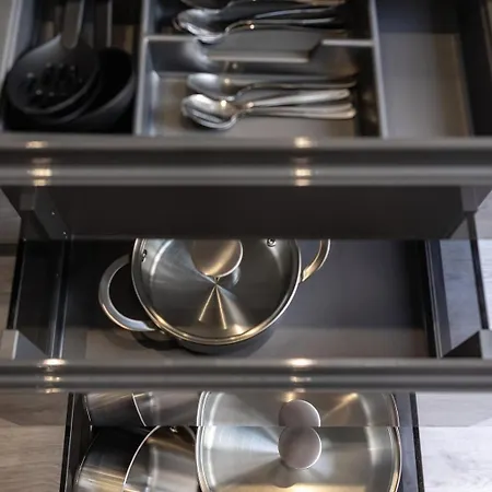 Modern With Driveway Parking For 2 Vehicles, Near Tottenham Hotspur Stadium, White Hart Lane Train Station Holiday home *