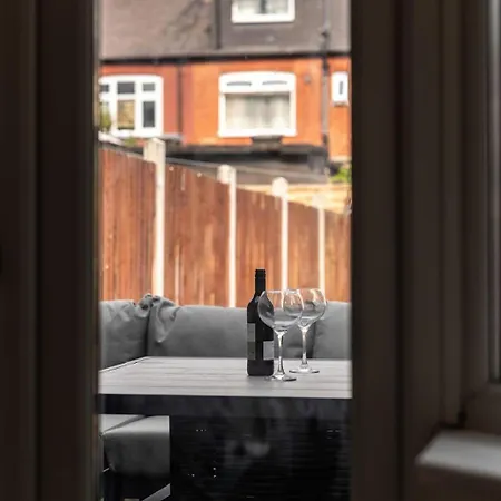 Modern With Driveway Parking For 2 Vehicles, Near Tottenham Hotspur Stadium, White Hart Lane Train Station Casa vacanze
