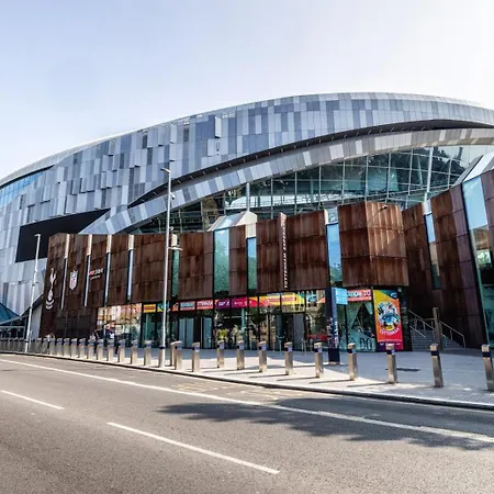Modern With Driveway Parking For 2 Vehicles, Near Tottenham Hotspur Stadium, White Hart Lane Train Station Casa vacanze