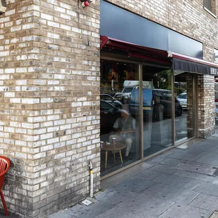 Modern With Driveway Parking For 2 Vehicles, Near Tottenham Hotspur Stadium, White Hart Lane Train Station *