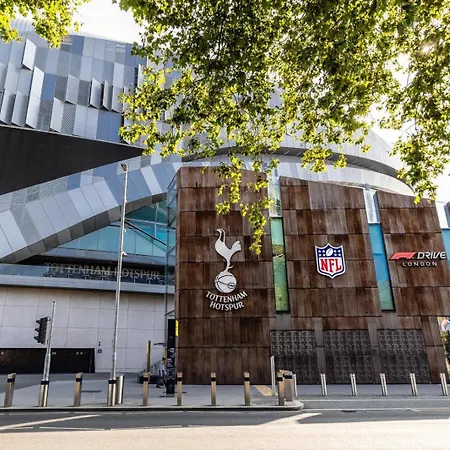 Modern With Driveway Parking For 2 Vehicles, Near Tottenham Hotspur Stadium, White Hart Lane Train Station * Londra