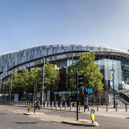 Modern With Driveway Parking For 2 Vehicles, Near Tottenham Hotspur Stadium, White Hart Lane Train Station