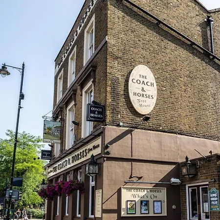Modern With Driveway Parking For 2 Vehicles, Near Tottenham Hotspur Stadium, White Hart Lane Train Station Casa vacanze Londra