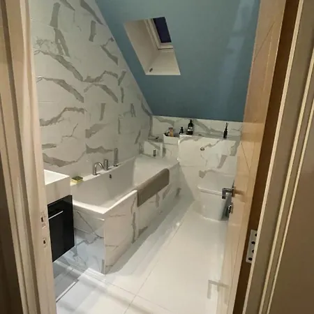 3 Bedroom 公寓 Norwood