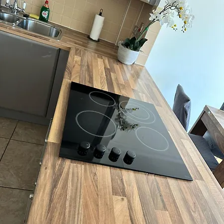 Apartment 1 Bed Apartment, Sleeps 4, Free Parking, East Croydon, Gr London *