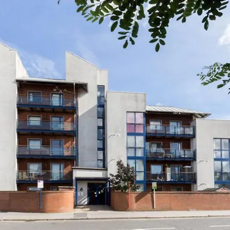 1 Bed Apartment, Sleeps 4, Free Parking, East Croydon, Gr London Apartment