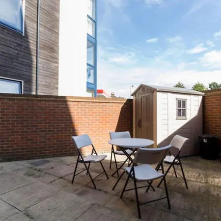 1 Bed Apartment, Sleeps 4, Free Parking, East Croydon, Gr London Apartment *