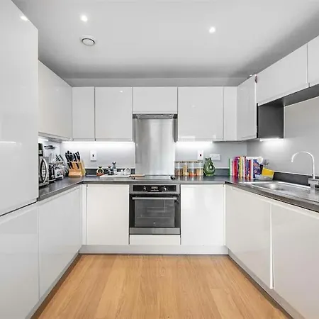 Stylish 2-bed - Check Profile *