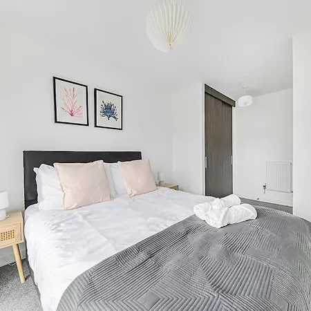 Luxury Lewisham - Zone 2 Apartment *