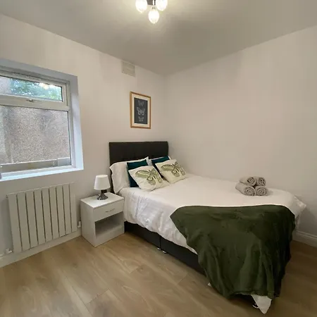 Beautiful Newly Renovated House Sleeps 6 People, Only 12 Minutes By Tube To Oxford Circus