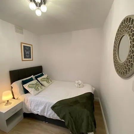 Beautiful Newly Renovated House Sleeps 6 People, Only 12 Minutes By Tube To Oxford Circus