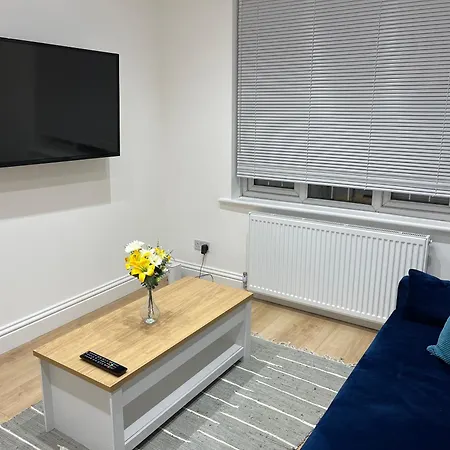 Holiday home Beautiful Newly Renovated House Sleeps 6 People, Only 12 Minutes By Tube To Oxford Circus *