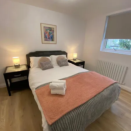 Beautiful Newly Renovated House Sleeps 6 People, Only 12 Minutes By Tube To Oxford Circus *
