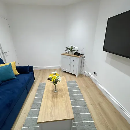 Holiday home Beautiful Newly Renovated House Sleeps 6 People, Only 12 Minutes By Tube To Oxford Circus *
