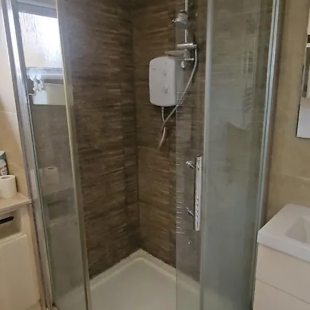 Heathrow Airport Pick Up-paid Uxbridge Cozy Shared Near Brunel