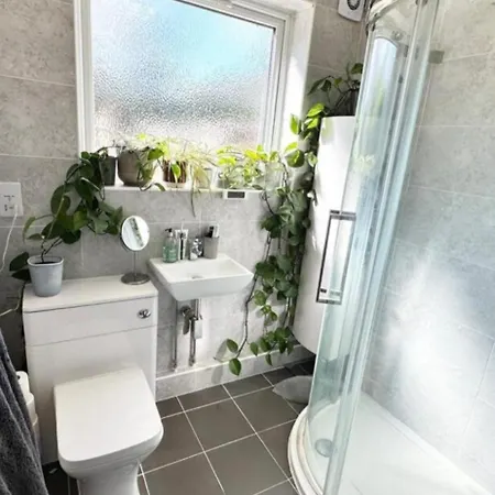 Homestay Heathrow Airport Pick Up-paid Uxbridge Cozy Shared Near Brunel London