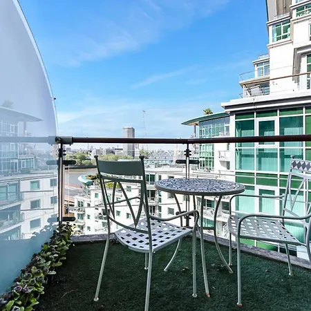 Luxury 2 Bed Close To *