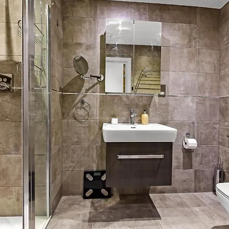 Apartment Luxury 2 Bed Close To