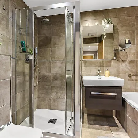 Apartment Luxury 2 Bed Close To *