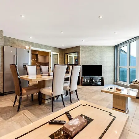 Luxury 2 Bed Close To *