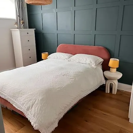 Unique And Stylish 2-bed Maisonette In Islington Apartment