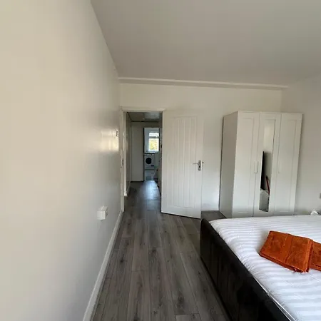 Alloggio in famiglia Modern In A 4 Bedroom Flat In London, Shared Bathroom!