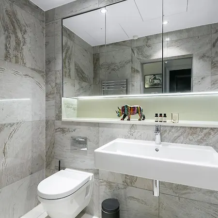 Urban Chic - Broad Court *