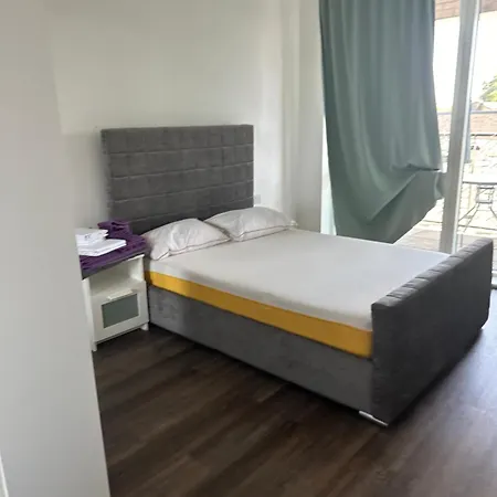 Stylish Urban Retreat Apartment London
