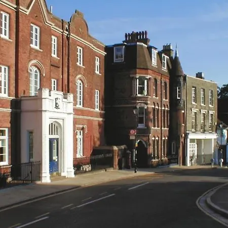 Beautiful In North West London Apartment *